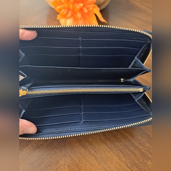 GUCCI HORSEBIT ZIP AROUND WALLET - Picture 8 of 14